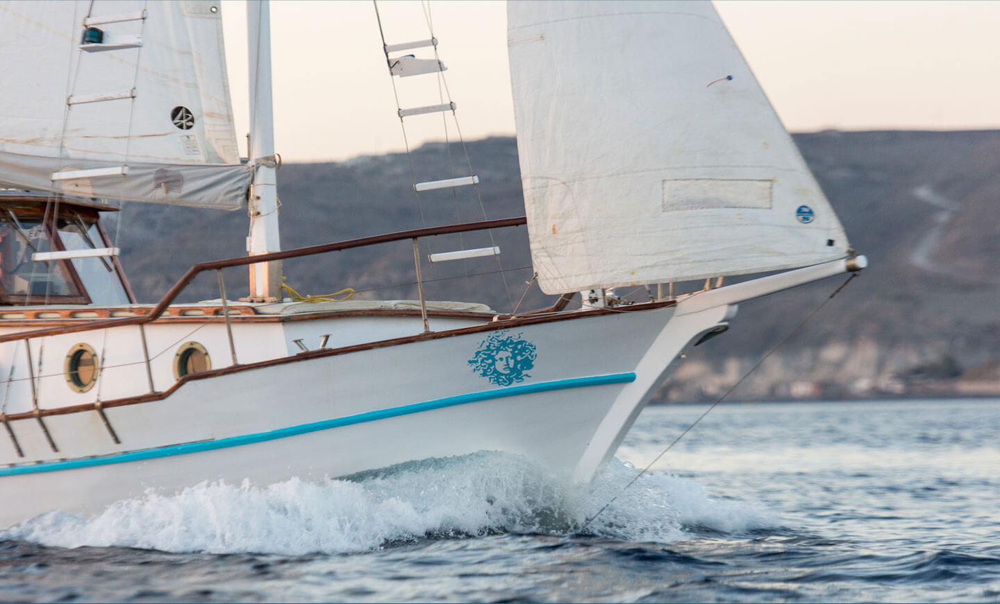 Caldera PrivateTraditional Boat Cruise