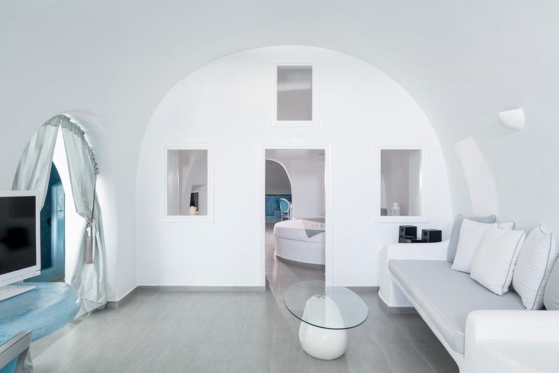 ANGEL and STARS SUITES & SPASANTORINI