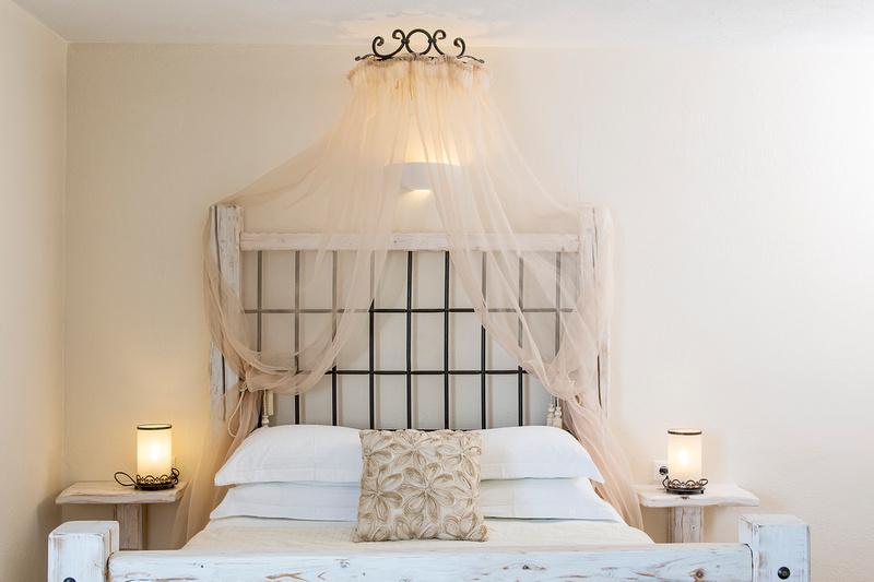 ATHERMI SUITES SANTORINI