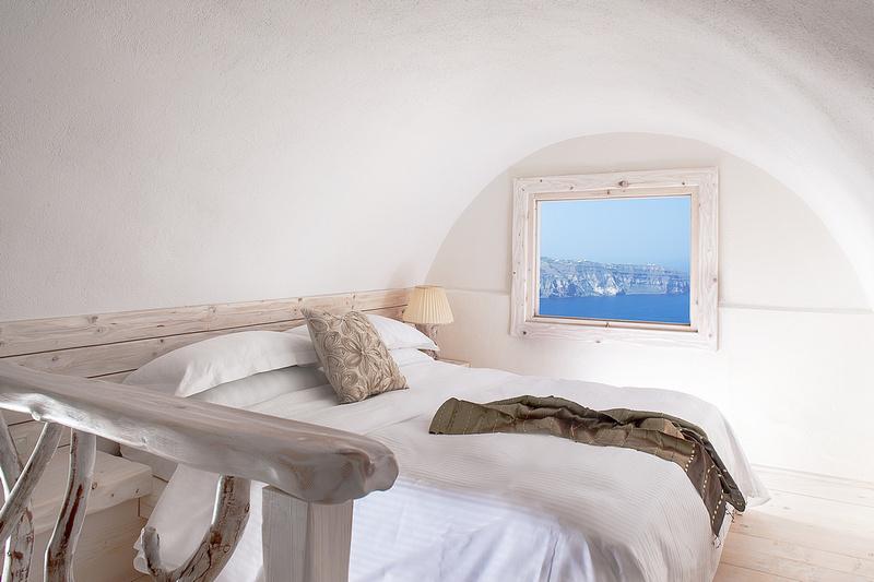 ATHERMI SUITES SANTORINI