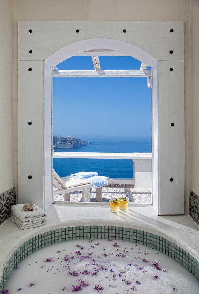ATHERMI SUITES SANTORINI