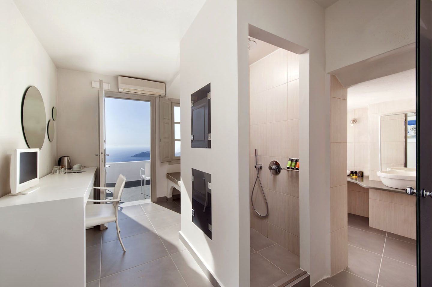 REGINA MARE Santorini