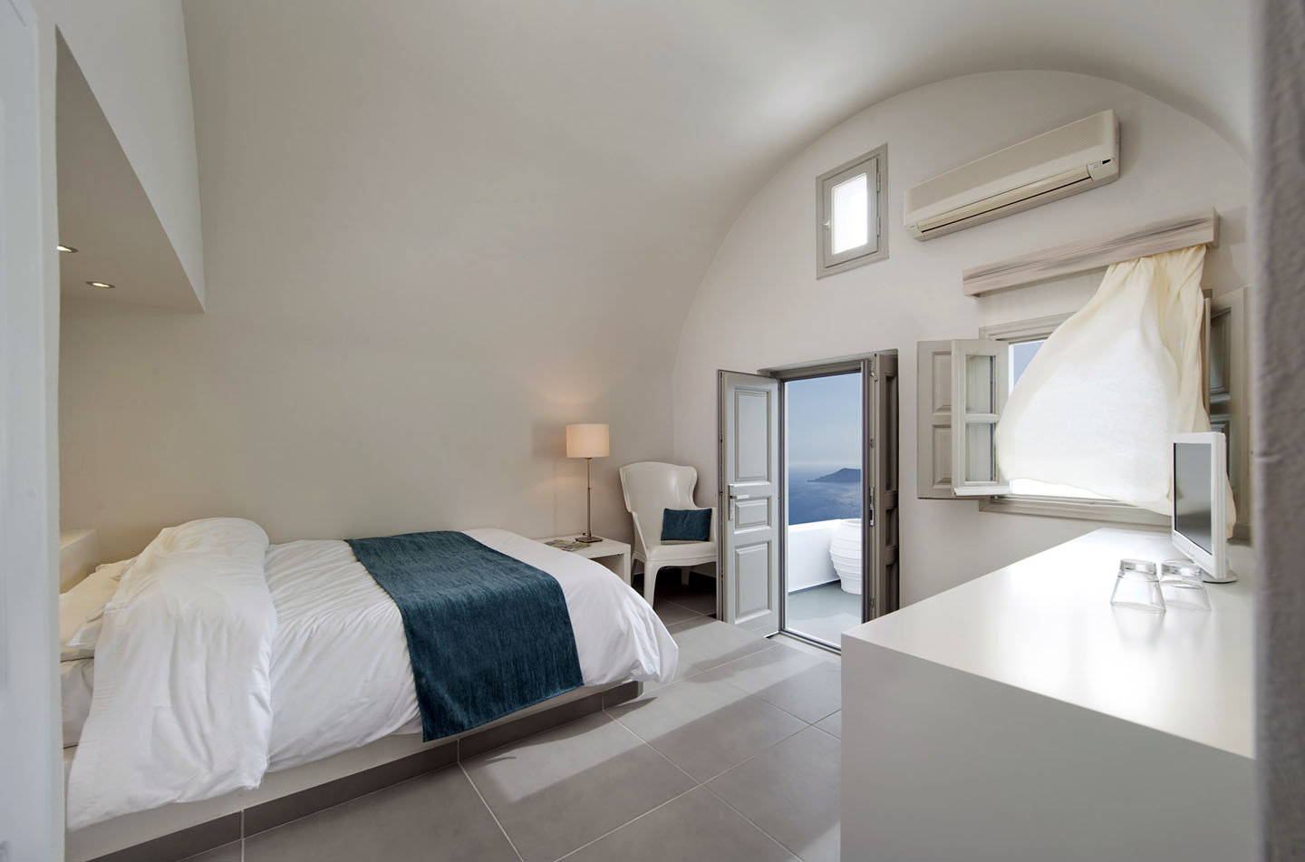 REGINA MARE Santorini