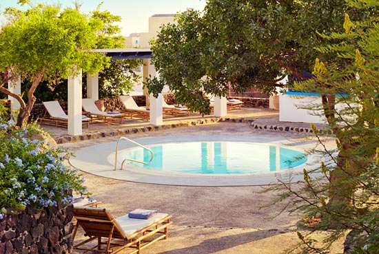 VEDEMA LUXURY COLLECTION RESORT SANTORINI