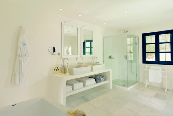 VEDEMA LUXURY COLLECTION RESORT SANTORINI