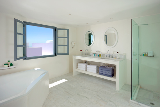 VEDEMA LUXURY COLLECTION RESORT SANTORINI